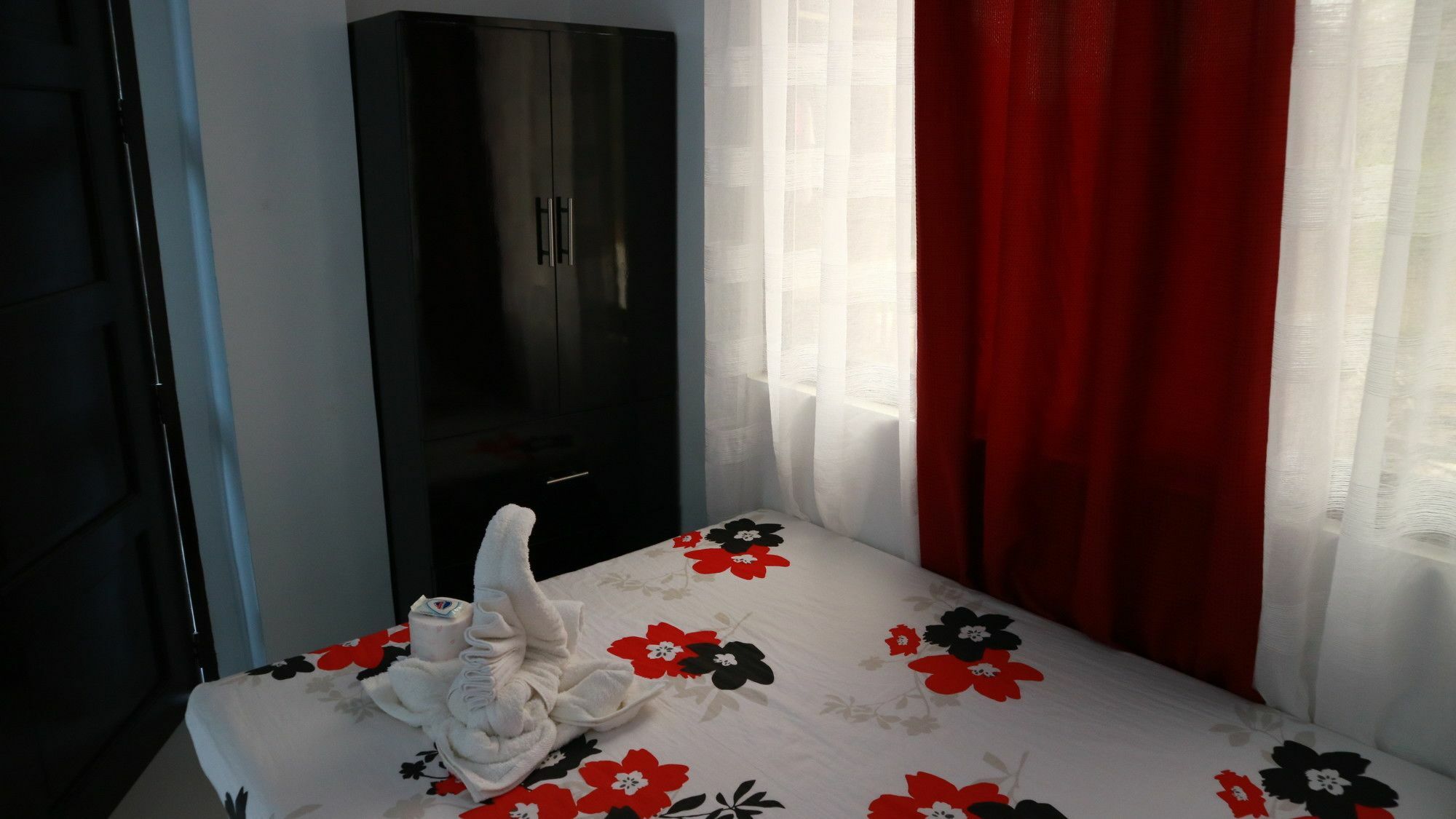 Chelle'S Apartelle - Inn Ель-Нідо Екстер'єр фото